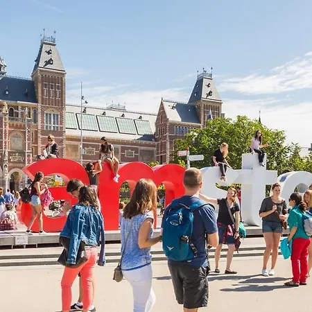 Amstelbnb Center *